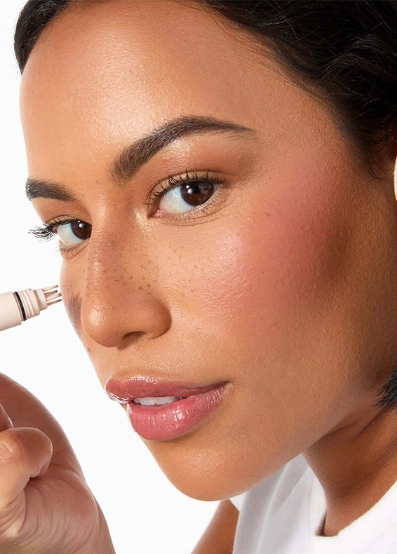 Fausse tache de rousseur sur un brune